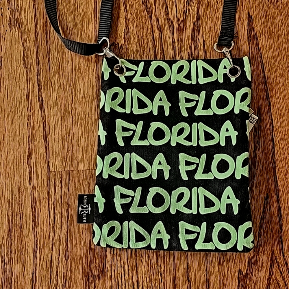 Robin Ruth small Florida crossbody. - Picture 2 of 4